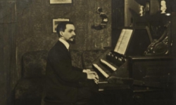 Albert jeune, jouant l'harmonium, <br> version 3 claviers et pdale
